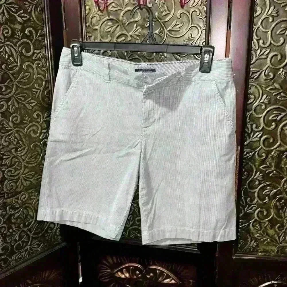 Tommy Hilfiger Women's Size 8 White & Blue Stripe Cotton Chino Shorts 9” Inseam - Picture 1 of 5